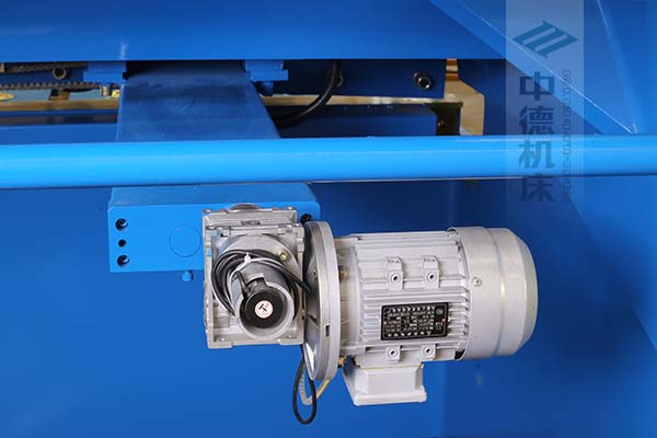 ZDS-1632后擋料AC電機與減速器一體，故障少，速度快.jpg