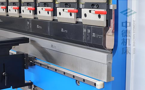 ZDPK-10025分段數(shù)控模具及高精度模具快夾，換模速度快5倍，加高型模托是門業(yè)制造專業(yè)配置.jpg