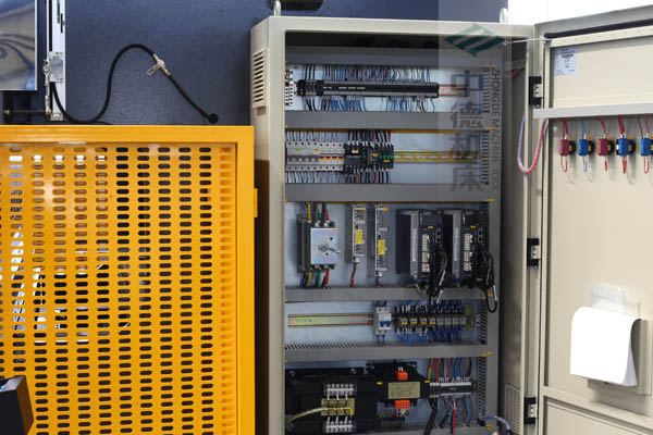 ZDPE8025-ESTUN原廠適配電氣箱總成，抗干擾能力強，電氣運行穩(wěn)定.jpg