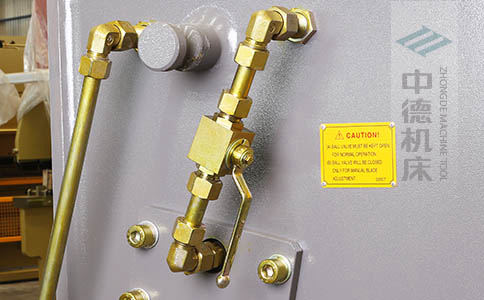 ZDS-432整機(jī)所有液壓管線均采用卡套式接頭，耐高壓，更換便捷.jpg